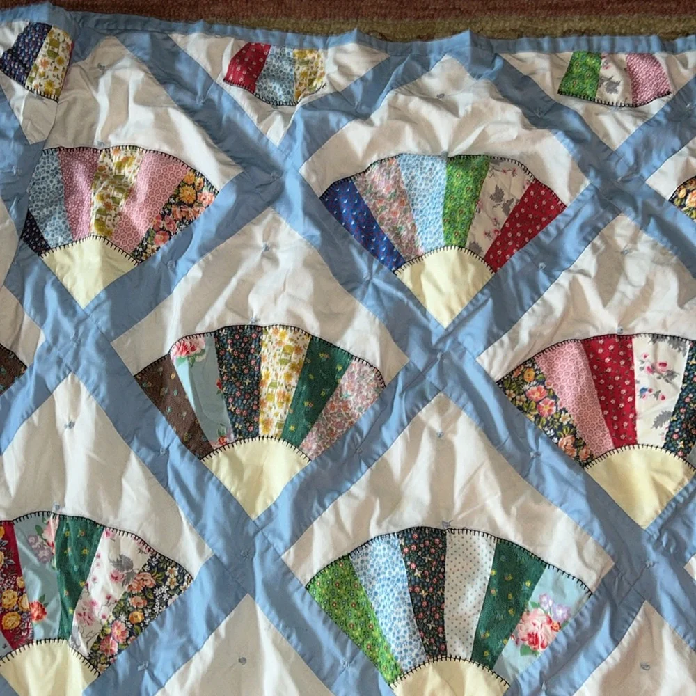 Vintage handmade quilt 70” x 82”